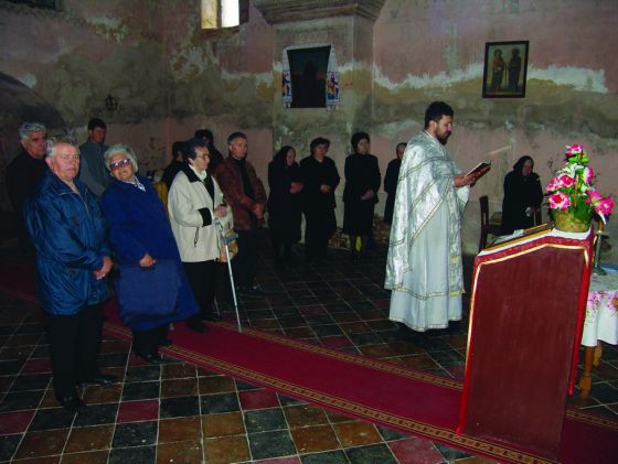 U crkvi Svetog Georgija u Grubišnom Polju, 30. aprila 2006. paroh Branislav Todorić služi parastos žrtvama od 26/27. aprila 1941. u prisustvu nekolicine parohijana