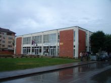 Хрватски дом на темељима Глинске цркве