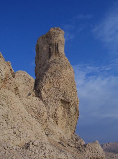 I saw this amazing stone on the way.
