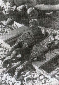 Остаци тијела двије дјевојчице. Италијанска ексхумација, након затварања логора на Пагу.
