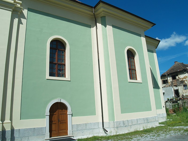 Оскрнављени Саборни храм Светог Николаја у Карловцу - Oskrnavljeni Saborni hram Svetog Nikolaja u Karlovcu