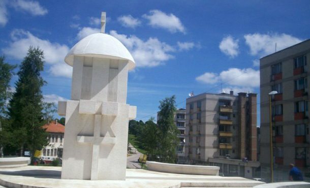 Han-Pijesak-spomenik.jpg