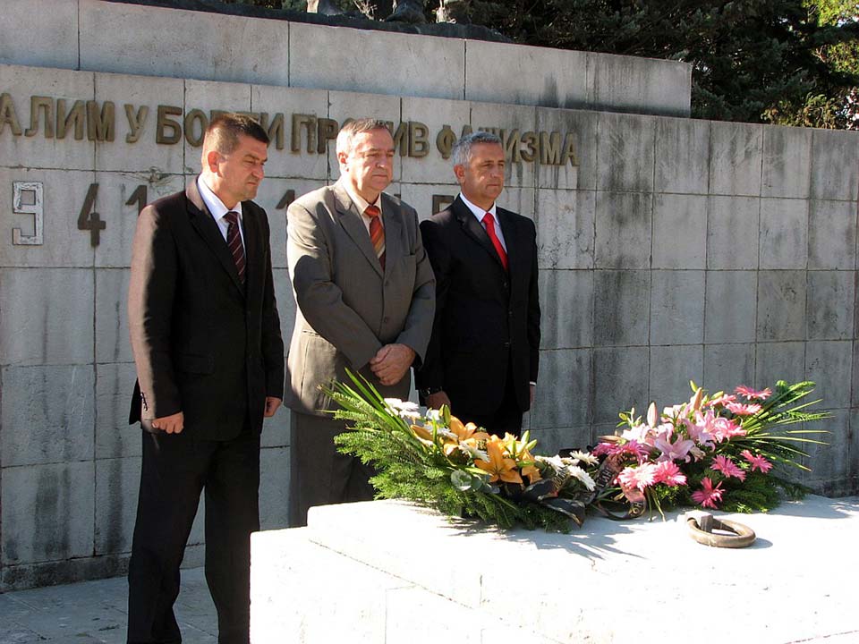 Trebinje,polaganje-vijenaca.jpg