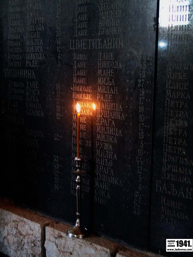 tl_files/ug_jadovno/img/stratista/ostala_stratista/sadilovac_parastos_2012_16.JPG