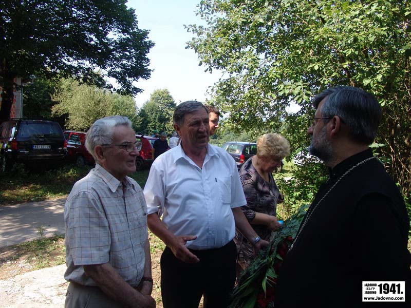 tl_files/ug_jadovno/img/stratista/ostala_stratista/sadilovac_parastos_2012_5.JPG
